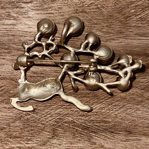 NEW Reindeer Brooch Rhinestones Faux Pearls Deer Holiday Pin Pretty Matte Gold - Picture 7 of 11